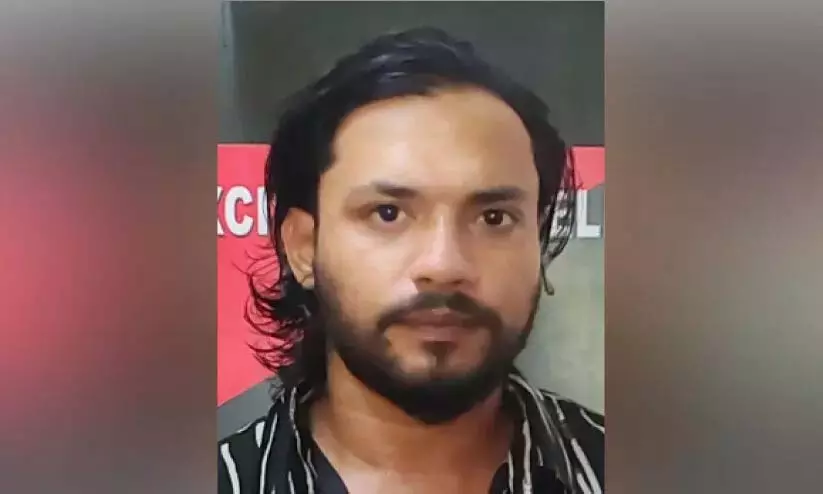 Kerala: जमानत पर रिहा हुआ व्यक्ति फिर गांजे के साथ गिरफ्तार Kerala: जमानत पर रिहा हुआ व्यक्ति फिर गांजे के साथ गिरफ्तार