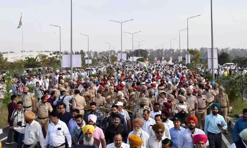 Dera Baba Nanak से नशीली दवाओं के दुरुपयोग के खिलाफ पदयात्रा शुरू की Dera Baba Nanak से नशीली दवाओं के दुरुपयोग के खिलाफ पदयात्रा शुरू की