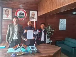 Nagaland : यिमखियुंग, तिखिर जनजातीय परिषदों ने पुलिस भर्ती पर समझौता ज्ञापन पर हस्ताक्षर किए Nagaland : यिमखियुंग, तिखिर जनजातीय परिषदों ने पुलिस भर्ती पर समझौता ज्ञापन पर हस्ताक्षर किए