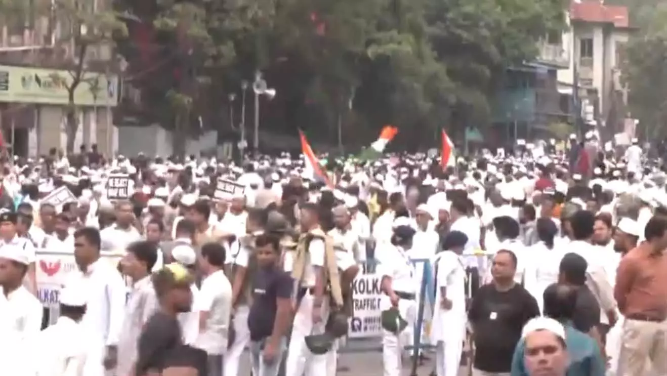 संसद से वक्फ बिल पारित होने के बाद आक्रोश, सुप्रीम कोर्ट में कांग्रेस सांसद ने दायर की याचिका संसद से वक्फ बिल पारित होने के बाद आक्रोश, सुप्रीम कोर्ट में कांग्रेस सांसद ने दायर की याचिका