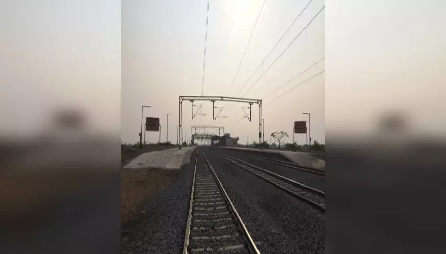 कैबिनेट ने भारतीय रेलवे के ट्रैक नेटवर्क के विस्तार के लिए 18,658 करोड़ रुपये की 4 परियोजनाओं को मंजूरी दी कैबिनेट ने भारतीय रेलवे के ट्रैक नेटवर्क के विस्तार के लिए 18,658 करोड़ रुपये की 4 परियोजनाओं को मंजूरी दी