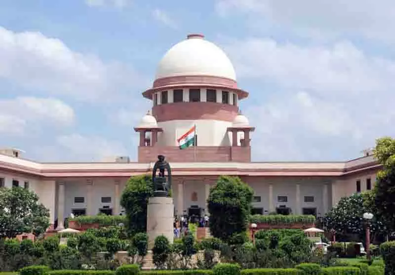 SC ने पंजाब में बेअदबी की घटनाओं की जांच करने वाले न्यायाधीश की याचिका का निपटारा किया SC ने पंजाब में बेअदबी की घटनाओं की जांच करने वाले न्यायाधीश की याचिका का निपटारा किया