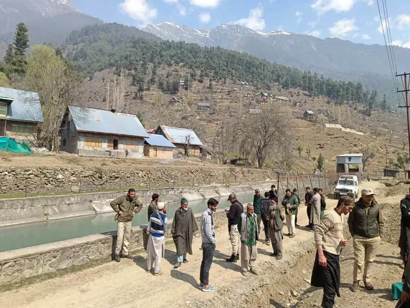 Ganderbal बिजली नहर में किशोर डूबा, बचाव अभियान शुरू Ganderbal बिजली नहर में किशोर डूबा, बचाव अभियान शुरू