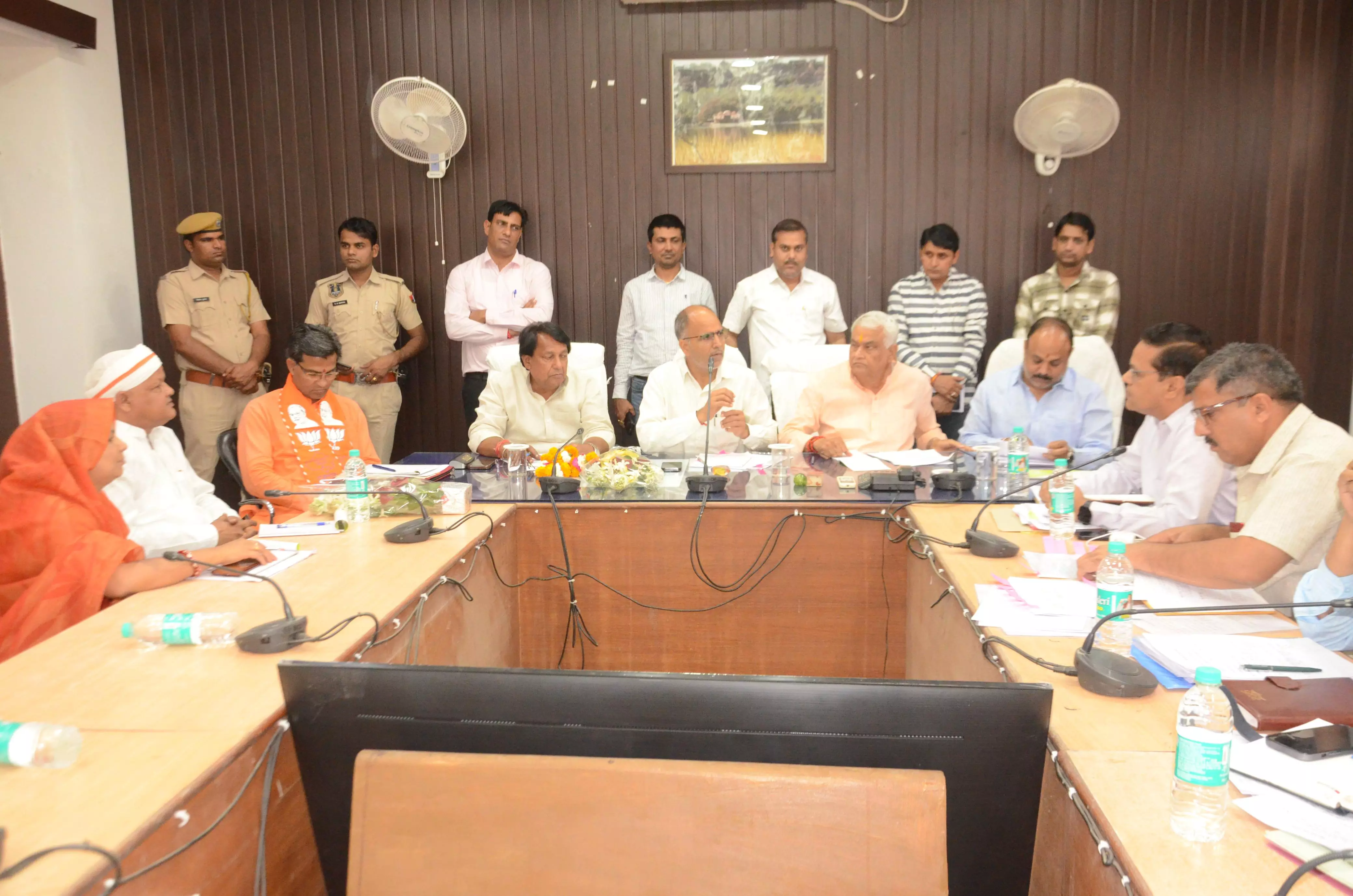 Jaipur: मंत्री कन्हैया लाल ग्रीष्मकाल में पेयजल प्रबन्धन के प्रति गंभीर रहने के निर्देश Jaipur: मंत्री कन्हैया लाल ग्रीष्मकाल में पेयजल प्रबन्धन के प्रति गंभीर रहने के निर्देश