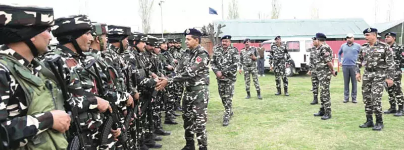 SSB महानिदेशक ने कश्मीर में परिचालन तैयारियों की समीक्षा की SSB महानिदेशक ने कश्मीर में परिचालन तैयारियों की समीक्षा की