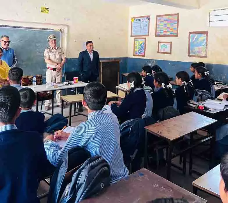 नशे के खिलाफ अभियान, Solan पुलिस ने सुल्तानपुर स्कूल को लिया गोद नशे के खिलाफ अभियान, Solan पुलिस ने सुल्तानपुर स्कूल को लिया गोद