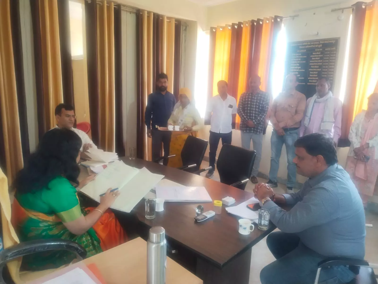 Madhopur: जिला कलेक्टर ने चौथ का बरवाड़ा में सरकारी दफ्तरों का किया अचानक निरीक्षण Madhopur: जिला कलेक्टर ने चौथ का बरवाड़ा में सरकारी दफ्तरों का किया अचानक निरीक्षण