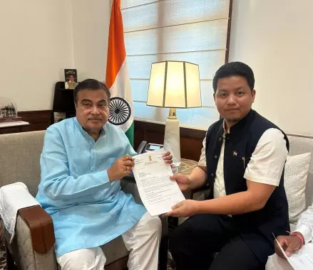 लोकसभा सांसद ने Sikkim में अतिरिक्त राष्ट्रीय राजमार्गों की मांग की लोकसभा सांसद ने Sikkim में अतिरिक्त राष्ट्रीय राजमार्गों की मांग की