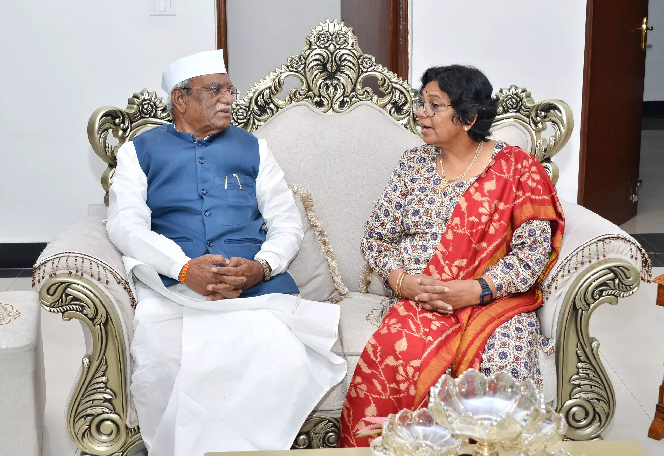 Jaipur : राज्यपाल से राष्ट्रीय महिला आयोग की अध्यक्ष विजया किशोर रहाटकर ने मुलाकात की Jaipur : राज्यपाल से राष्ट्रीय महिला आयोग की अध्यक्ष विजया किशोर रहाटकर ने मुलाकात की