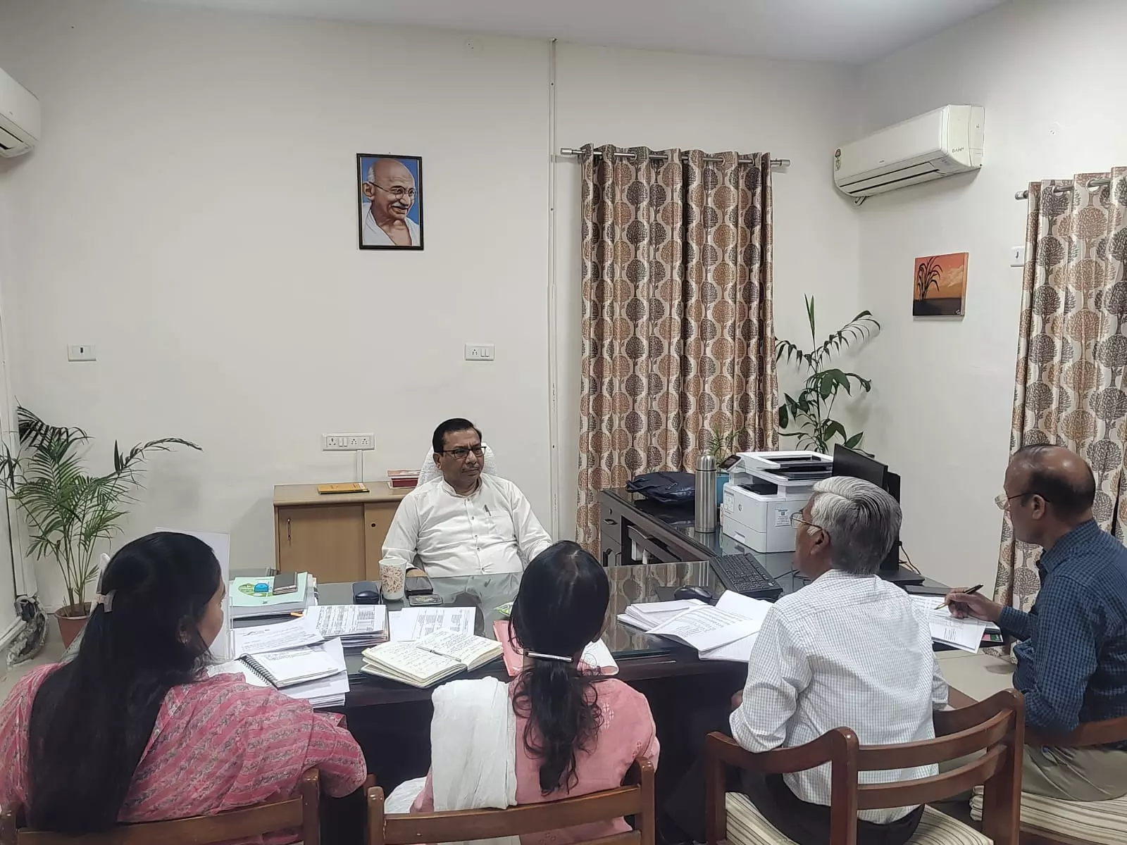 Jaipur: अतिरिक्त मुख्य सचिव, अल्पसंख्यक मामलात विभाग ने ली समीक्षा बैठक Jaipur: अतिरिक्त मुख्य सचिव, अल्पसंख्यक मामलात विभाग ने ली समीक्षा बैठक