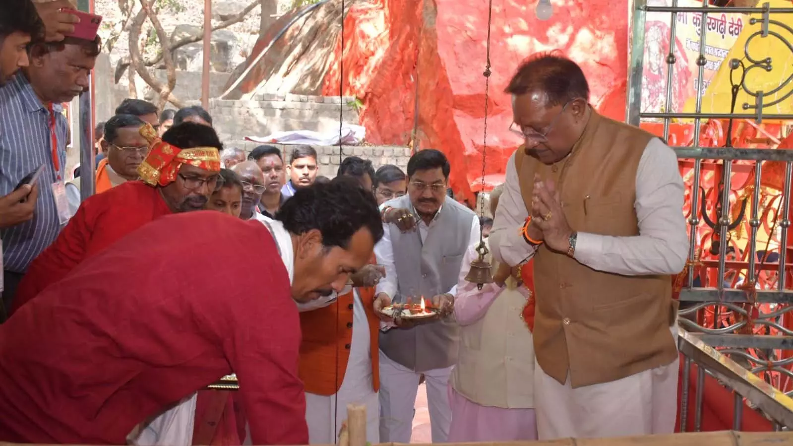 मुख्यमंत्री विष्णुदेव साय ने किए कुदरगढ़ धाम में माँ कुदरगढ़ी के दर्शन मुख्यमंत्री विष्णुदेव साय ने किए कुदरगढ़ धाम में माँ कुदरगढ़ी के दर्शन
