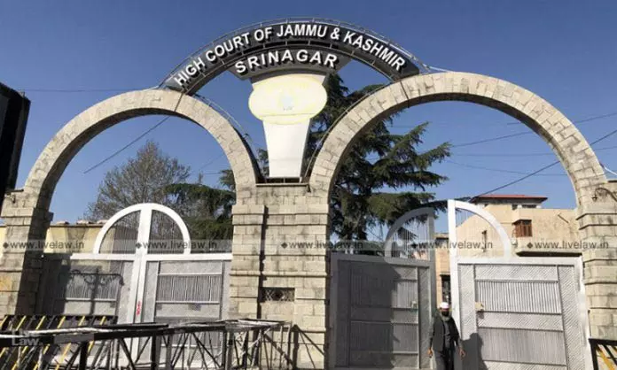 Jammu: आश्रय गृहों पर राज्य विभाग के निदेशक को व्यक्तिगत रूप से उपस्थित होने का आदेश Jammu: आश्रय गृहों पर राज्य विभाग के निदेशक को व्यक्तिगत रूप से उपस्थित होने का आदेश