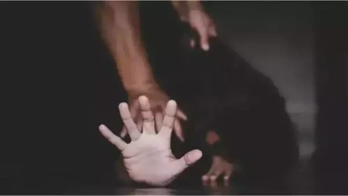 मेडचल में झड़प के दौरान महिला पर हमला करने के आरोप में कैब ड्राइवर गिरफ्तार मेडचल में झड़प के दौरान महिला पर हमला करने के आरोप में कैब ड्राइवर गिरफ्तार