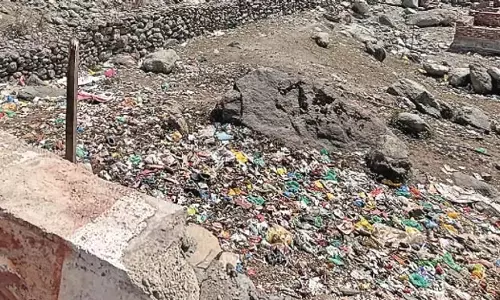 कचरा और प्लास्टिक से गंदेरबल के जल निकायों का प्रदूषण
