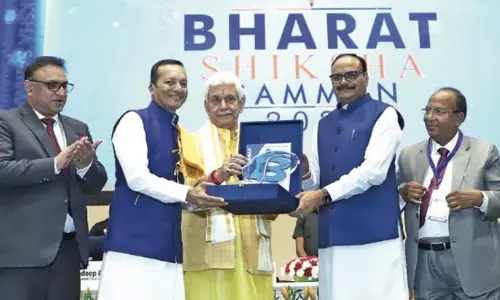 LG Sinha शिक्षकों को नैतिक मूल्यों और नए युग के कौशल का एकीकरण करना चाहिए
