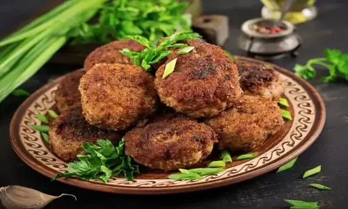 Navratri Healthy Food: नवरात्रि व्रत के दौरान तले हुए भोजन को छोड़ इन स्वस्थ विकल्पों का सेवन करें Navratri Healthy Food: नवरात्रि व्रत के दौरान तले हुए भोजन को छोड़ इन स्वस्थ विकल्पों का सेवन करें
