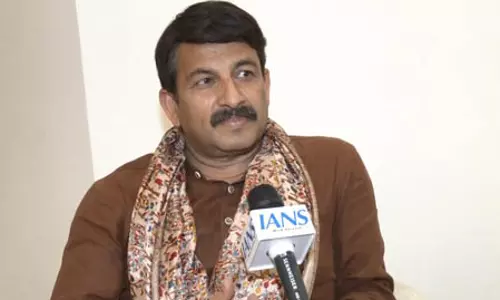 देश को अशिक्षित रखना चाहते हैं, कांग्रेस पर मनोज तिवारी का हमला