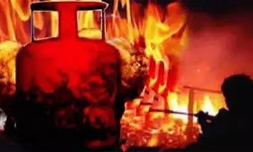 Up News: झोपड़ी में आग लगने से गैस सिलेंडर फटा, दो बच्चों की मौत