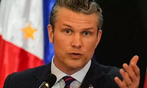 America : दबाव में हेगसेथ : सिग्नल एप जांच पर फोकस