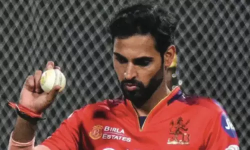 भुवनेश्वर कुमार ने आईपीएल में ड्वेन ब्रावो बराबरी की, लेकिन कोई नया रिकॉर्ड नहीं बना पाए भुवनेश्वर कुमार ने आईपीएल में ड्वेन ब्रावो बराबरी की, लेकिन कोई नया रिकॉर्ड नहीं बना पाए