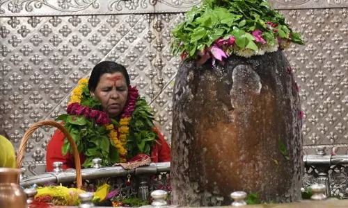 Ujjain Breaking : उमा भारती ने गर्भग्रह से बाबा महाकाल के दर्शन किए,