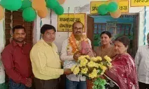 Ballia: प्रधानाध्यापक की विदाई पर एआरपी ने दिया प्रेरणादायक संदेश Ballia: प्रधानाध्यापक की विदाई पर एआरपी ने दिया प्रेरणादायक संदेश