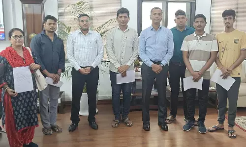 पश्चिम रेलवे ने मृतक कर्मचारियों के आश्रितों को अनुकंपा के आधार पर नियुक्ति पत्र प्रदान किए पश्चिम रेलवे ने मृतक कर्मचारियों के आश्रितों को अनुकंपा के आधार पर नियुक्ति पत्र प्रदान किए