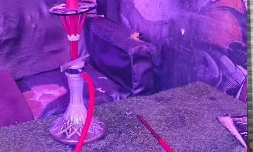 Bareilly News : कैफे की आड़ में चल रहा था बड़ा खेल, पुलिस ने मारा छापा, फिर Bareilly News : कैफे की आड़ में चल रहा था बड़ा खेल, पुलिस ने मारा छापा, फिर