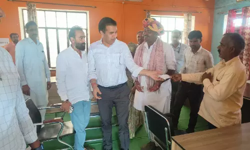 Jaipur: जिला कलेक्टर ने मानपुरा माचेड़ी में अधिकारियों को दिये निर्देश