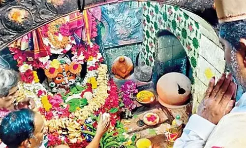Odisha: प्रसिद्ध ब्रह्मपुरा पेद्दाम्मावरु का उत्सव गुरुवार को शुरू हुआ Odisha: प्रसिद्ध ब्रह्मपुरा पेद्दाम्मावरु का उत्सव गुरुवार को शुरू हुआ