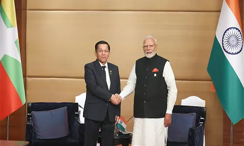 PM Modi ने म्यांमार के वरिष्ठ जनरल के साथ द्विपक्षीय वार्ता की PM Modi ने म्यांमार के वरिष्ठ जनरल के साथ द्विपक्षीय वार्ता की
