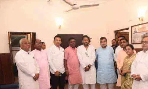 भाजपा विधायकों ने नितिन गडकरी से Bengal में सड़क बुनियादी ढांचे में सुधार का आग्रह किया
