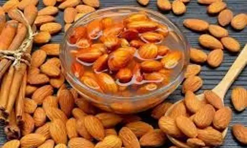 Almonds Benefits: शुगर समेत इन बीमारियों में दवा से कम नहीं भीगा हुआ बादाम