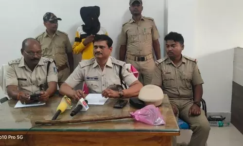नशे में धुत व्यक्ति ने पत्नी की कुल्हाड़ी से हत्या की, गिरफ्तार नशे में धुत व्यक्ति ने पत्नी की कुल्हाड़ी से हत्या की, गिरफ्तार