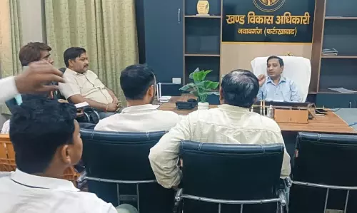 Nawabganj: गौशालाओं के लिए भूसा खरीद पर चर्चा, बीडीओ ने सचिवों की बैठक बुलाई Nawabganj: गौशालाओं के लिए भूसा खरीद पर चर्चा, बीडीओ ने सचिवों की बैठक बुलाई