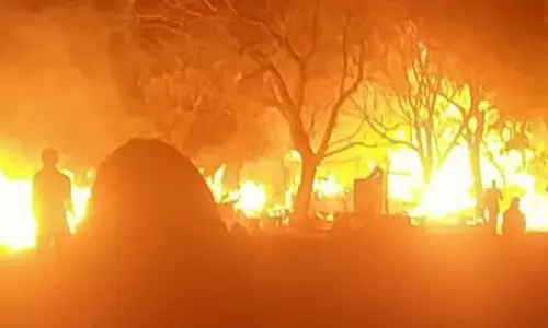 Farrukhabad: अचानक लगी आग में 22 झोपड़ियां स्वाहा, कारण अज्ञात Farrukhabad: अचानक लगी आग में 22 झोपड़ियां स्वाहा, कारण अज्ञात