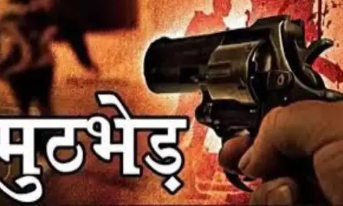 Hamirpur: पुलिस और बदमाश की मुठभेड़, आरोपी घायल हालत में दबोचा गया Hamirpur: पुलिस और बदमाश की मुठभेड़, आरोपी घायल हालत में दबोचा गया