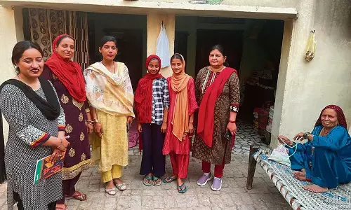 Haryana : करनाल के स्कूलों में नामांकन बढ़ाने के मिशन पर सरकारी शिक्षक Haryana : करनाल के स्कूलों में नामांकन बढ़ाने के मिशन पर सरकारी शिक्षक