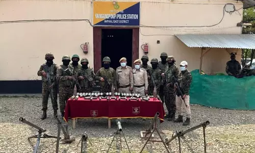 Manipur: असम राइफल्स और पुलिस ने कांगपोकपी में हथियार बरामद किए