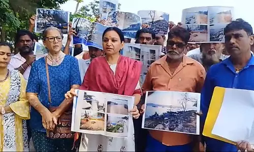 CCP की मांगों के बीच मछुआरों ने मंडोवी नदी में नाव निकालने के लिए रैंप सुविधा की मांग की CCP की मांगों के बीच मछुआरों ने मंडोवी नदी में नाव निकालने के लिए रैंप सुविधा की मांग की