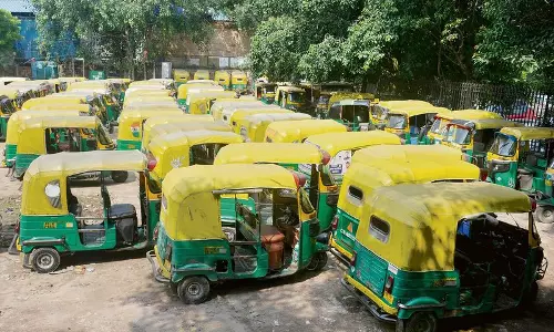 Haryana : गुरुग्राम में ऑटो और टैक्सी चालकों पर वर्दी न पहनने पर जुर्माना