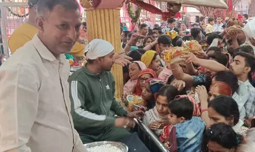 Modinagar: महामाया देवी मेले में उमड़ी भीड़, भक्तों की आस्था का सैलाब