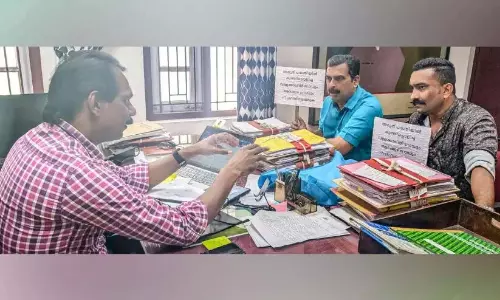 Kerala : सड़क मरम्मत कार्य स्थगित होने से लोगों को हो रही परेशानी