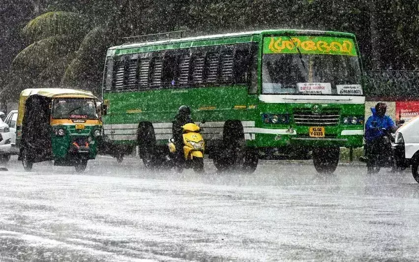 Kerala में गर्मियों में बारिश: इन सात जिलों में येलो अलर्ट जारी Kerala में गर्मियों में बारिश: इन सात जिलों में येलो अलर्ट जारी