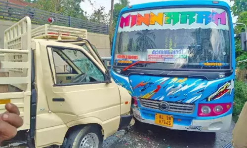 Kerala: बस और पिकअप वैन की टक्कर में 28 लोग घायल