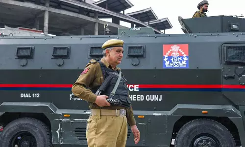 Jammu: पाकिस्तान द्वारा फिर संघर्ष विराम उल्लंघन पर सेना ने जवाबी कार्रवाई की Jammu: पाकिस्तान द्वारा फिर संघर्ष विराम उल्लंघन पर सेना ने जवाबी कार्रवाई की