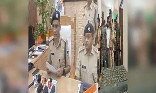 पुलिस और एसटीएफ की बड़ी कार्रवाई, तीन नक्सली गिरफ्तार, हथियारों का जखीरा बरामद पुलिस और एसटीएफ की बड़ी कार्रवाई, तीन नक्सली गिरफ्तार, हथियारों का जखीरा बरामद
