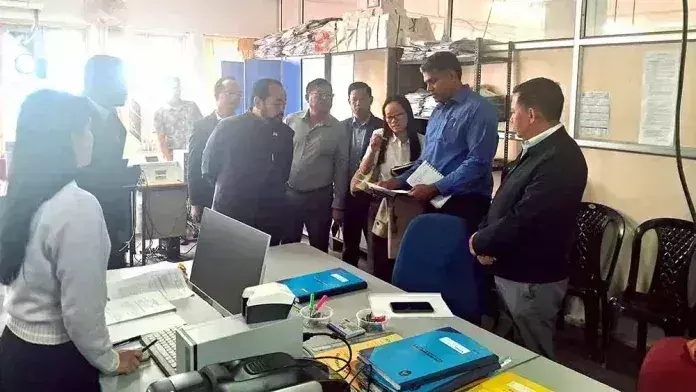Nagaland : पैटन ने सिविल सचिवालय का औचक निरीक्षण किया Nagaland : पैटन ने सिविल सचिवालय का औचक निरीक्षण किया