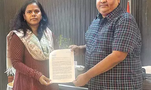 Visakhapatnam: डी. पट्टा भूमि सरकार को सौंप दी गई Visakhapatnam: डी. पट्टा भूमि सरकार को सौंप दी गई
