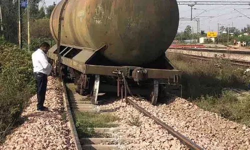 लालरू के पास तेल टैंकर के 5 डिब्बे पटरी से उतरे, Ambala-चंडीगढ़ रेलखंड पर ट्रेनें विलंबित